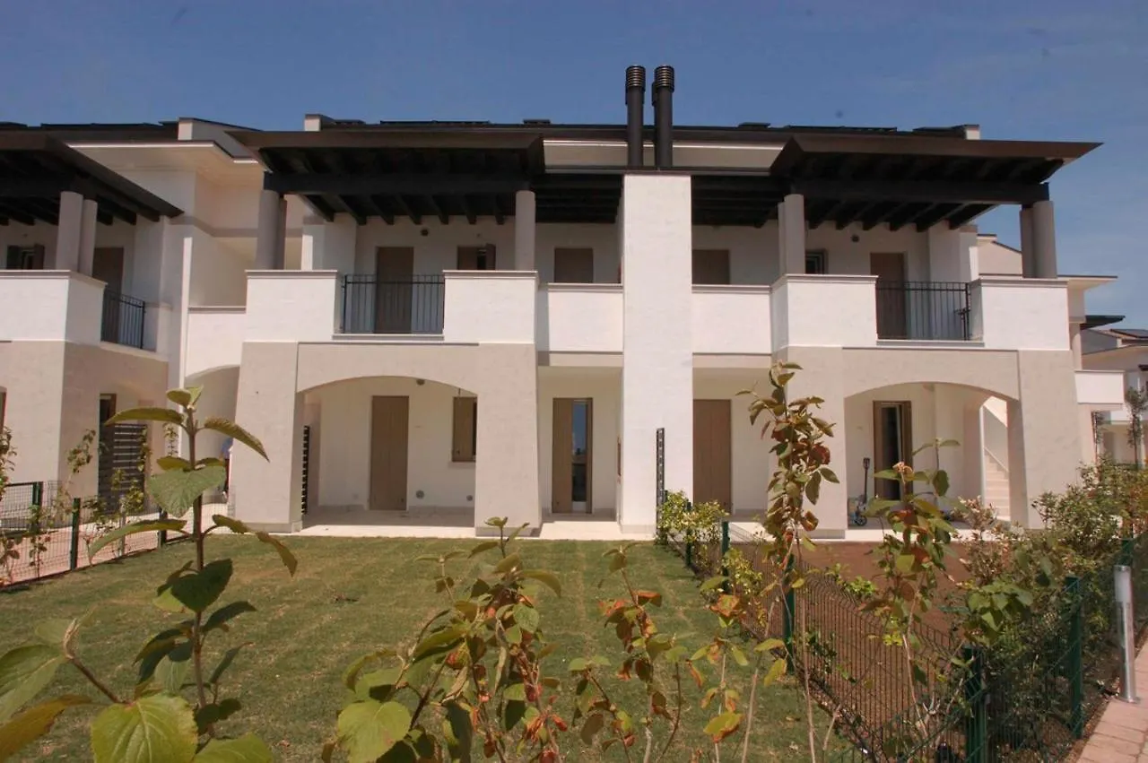 Апартаменты Recently Built Flat With Swimming Pool And Balcony Бибионе