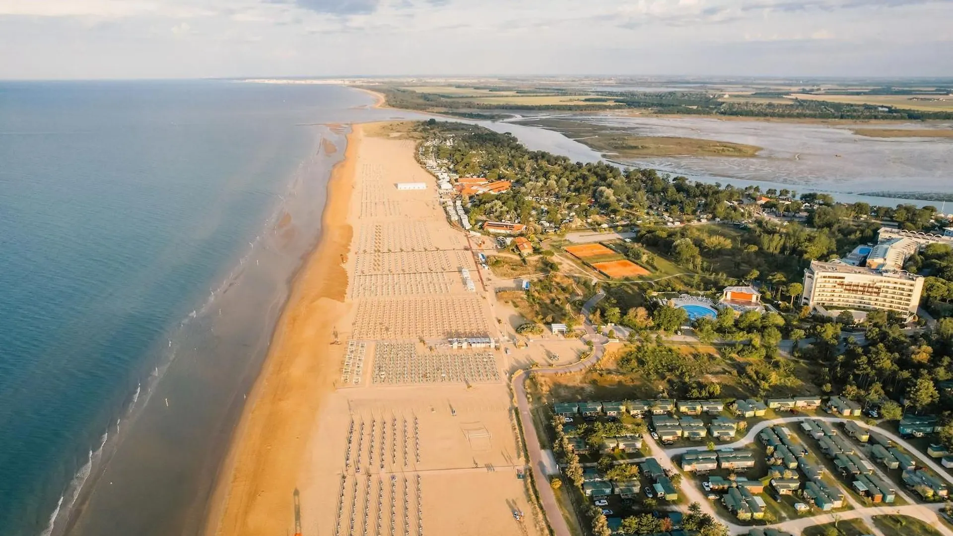 Апартаменты Recently Built Flat With Swimming Pool And Balcony Бибионе Италия